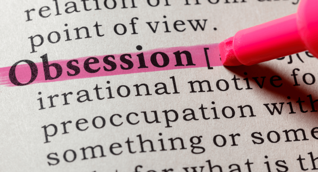 mot obsession surligné en rose dans un texte